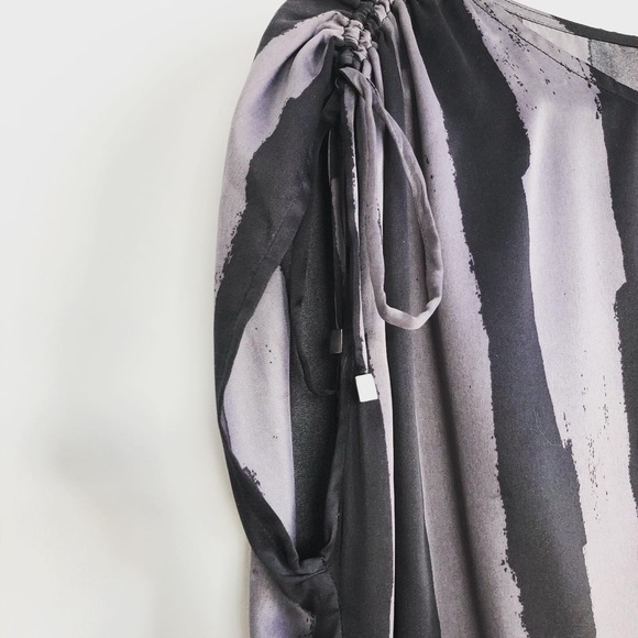 ✨3/$30✨KENNETH COLE REACTION BLACK GREY SATIN TOP - Picture 3 of 4